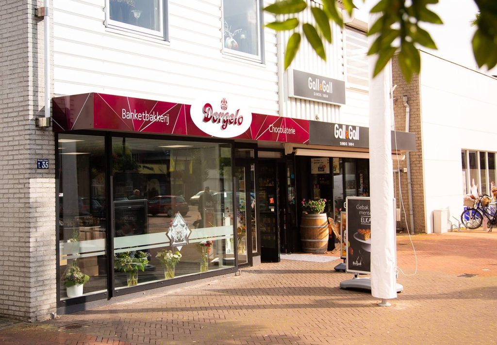 Winkelgevel van Banketbakkerij Dorgelo